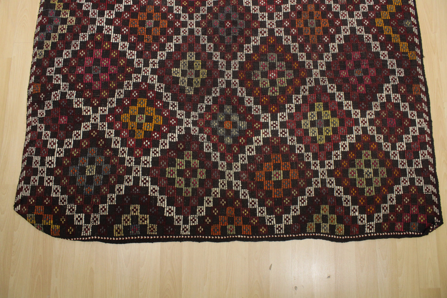 Handwoven Turkish Vintage Kilim (6'4" x 10'6")