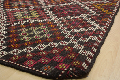 Handwoven Turkish Vintage Kilim (6'4" x 10'6")