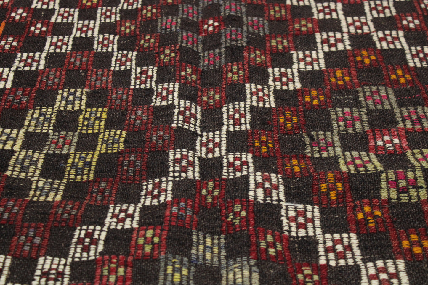 Handwoven Turkish Vintage Kilim (6'4" x 10'6")