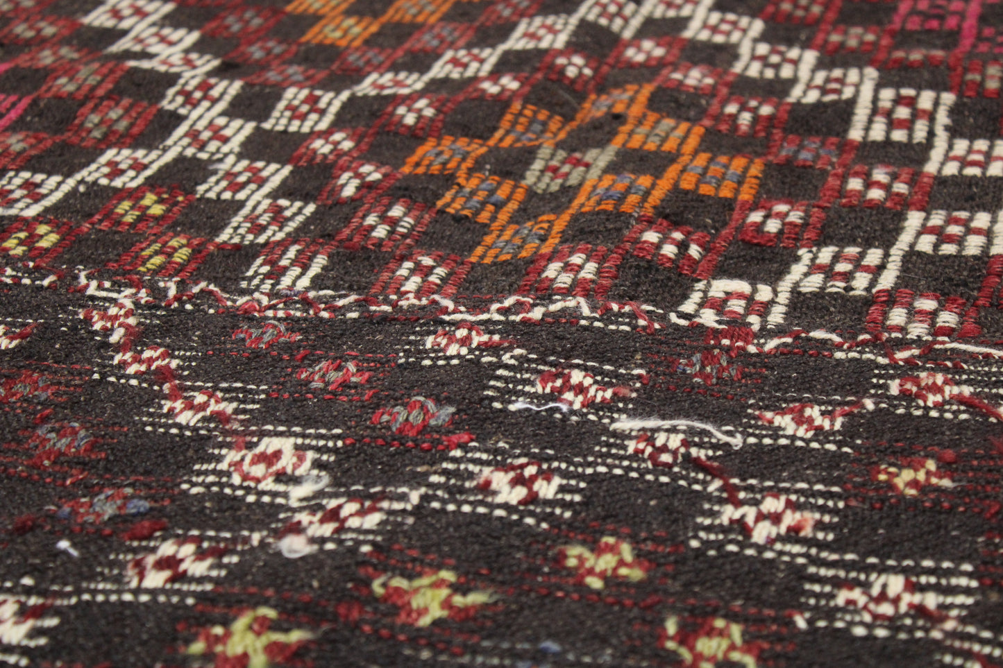 Handwoven Turkish Vintage Kilim (6'4" x 10'6")