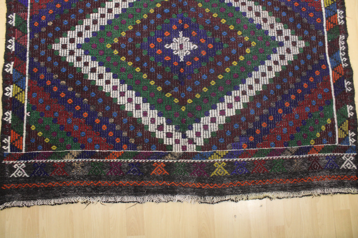 Handwoven Turkish Vintage Kilim (6'8" x 10'1")