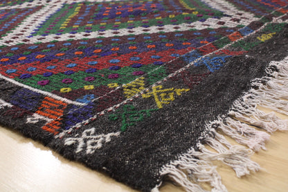 Handwoven Turkish Vintage Kilim (6'8" x 10'1")