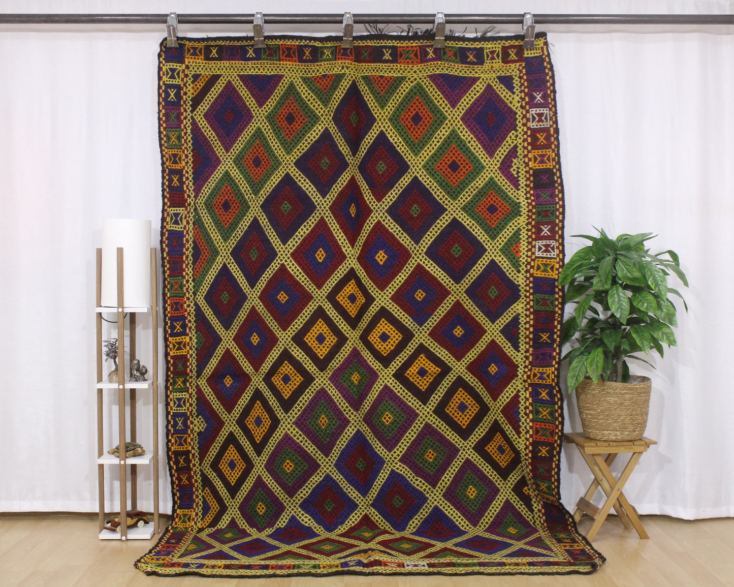 Handwoven Turkish Vintage Kilim (5'9" x 9'1")