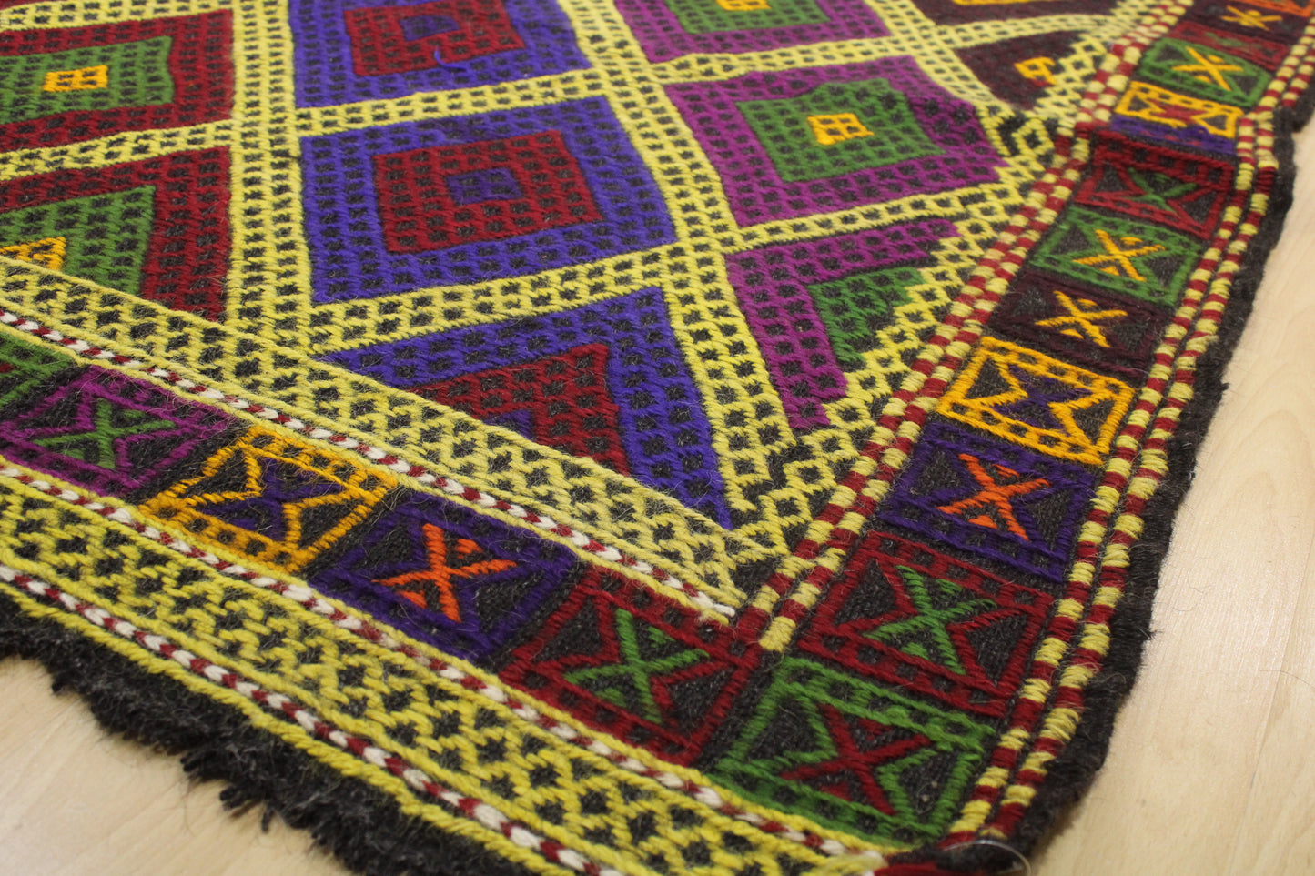 Handwoven Turkish Vintage Kilim (5'9" x 9'1")