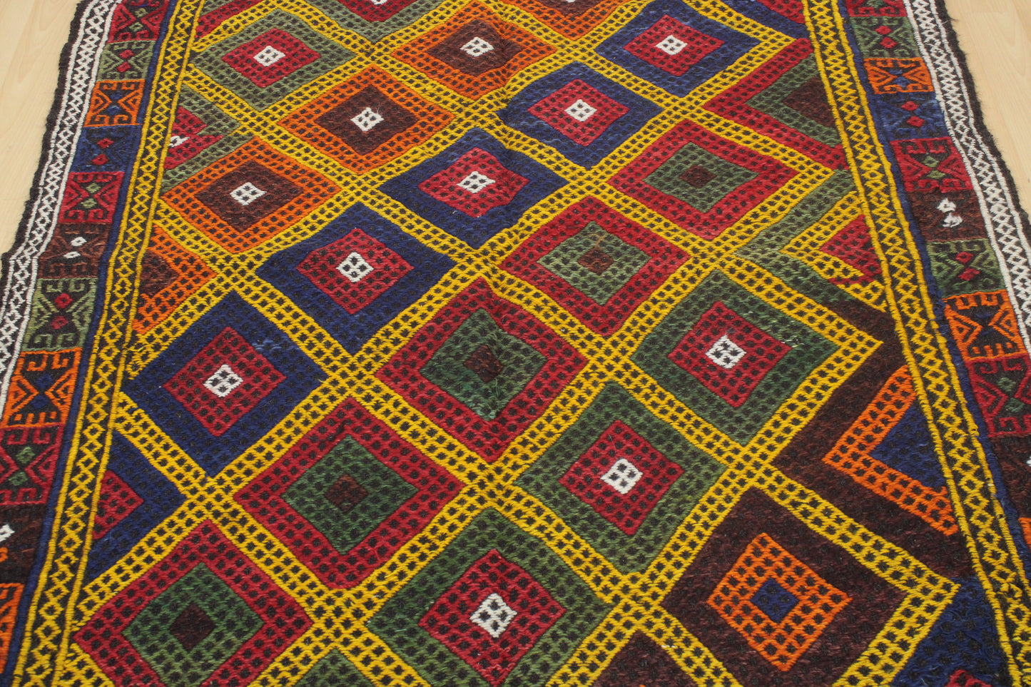 Handwoven Turkish Vintage Kilim (4'11" x 7'7")