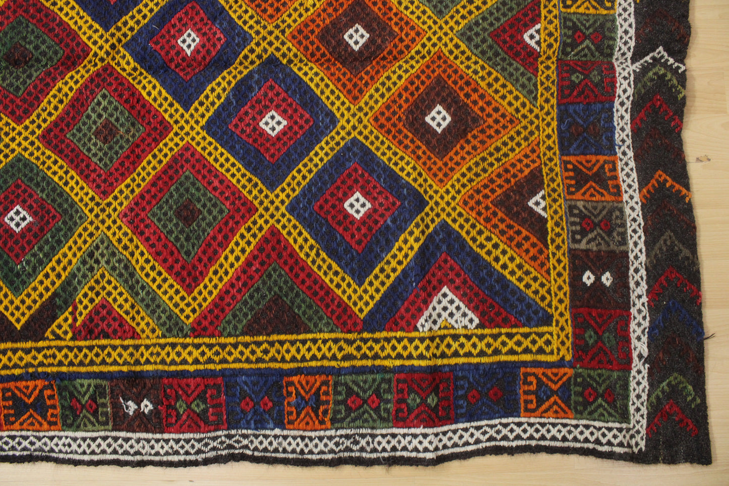 Handwoven Turkish Vintage Kilim (4'11" x 7'7")