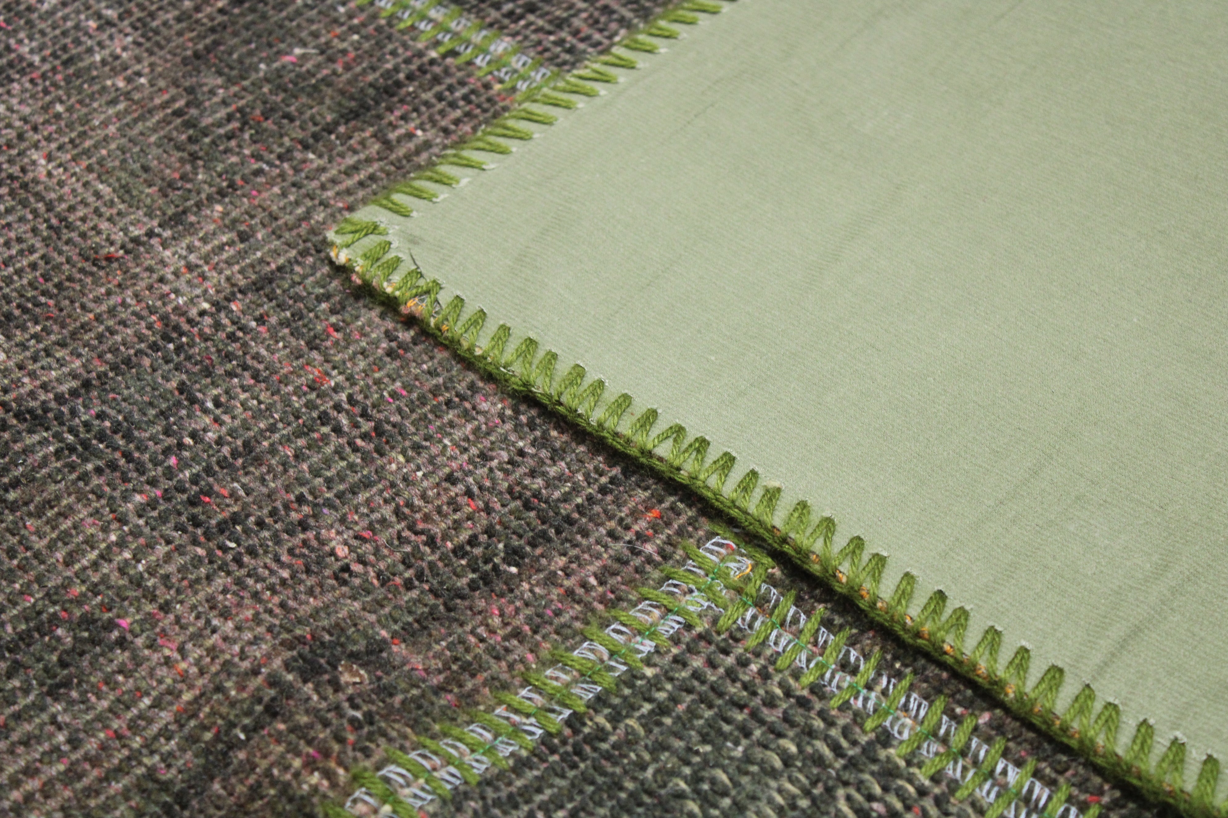 El Dokuma Kök Boya Yün Patchwork Halı