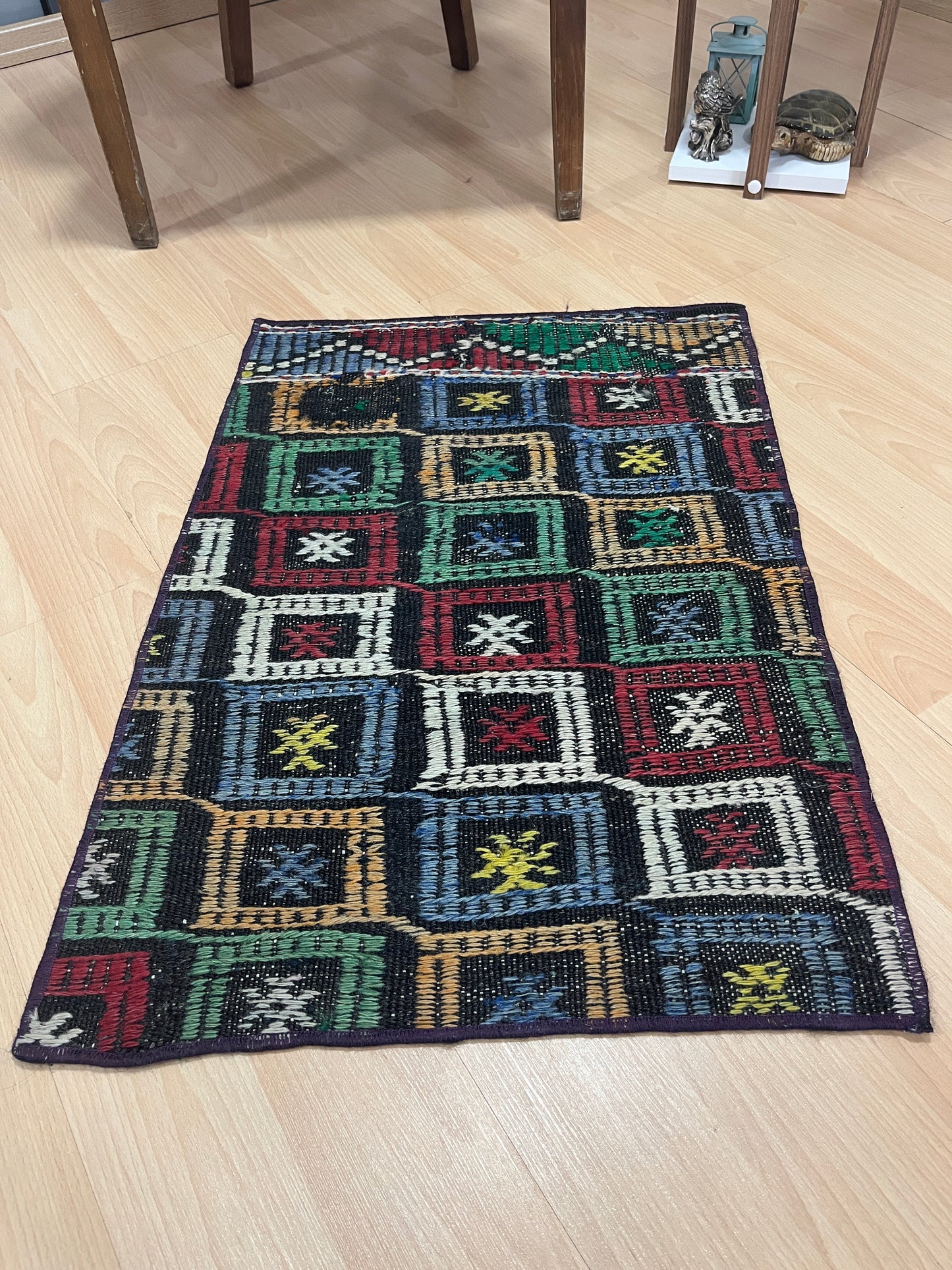 Handwoven Turkish Vintage Kilim (1'8" x 2'6")