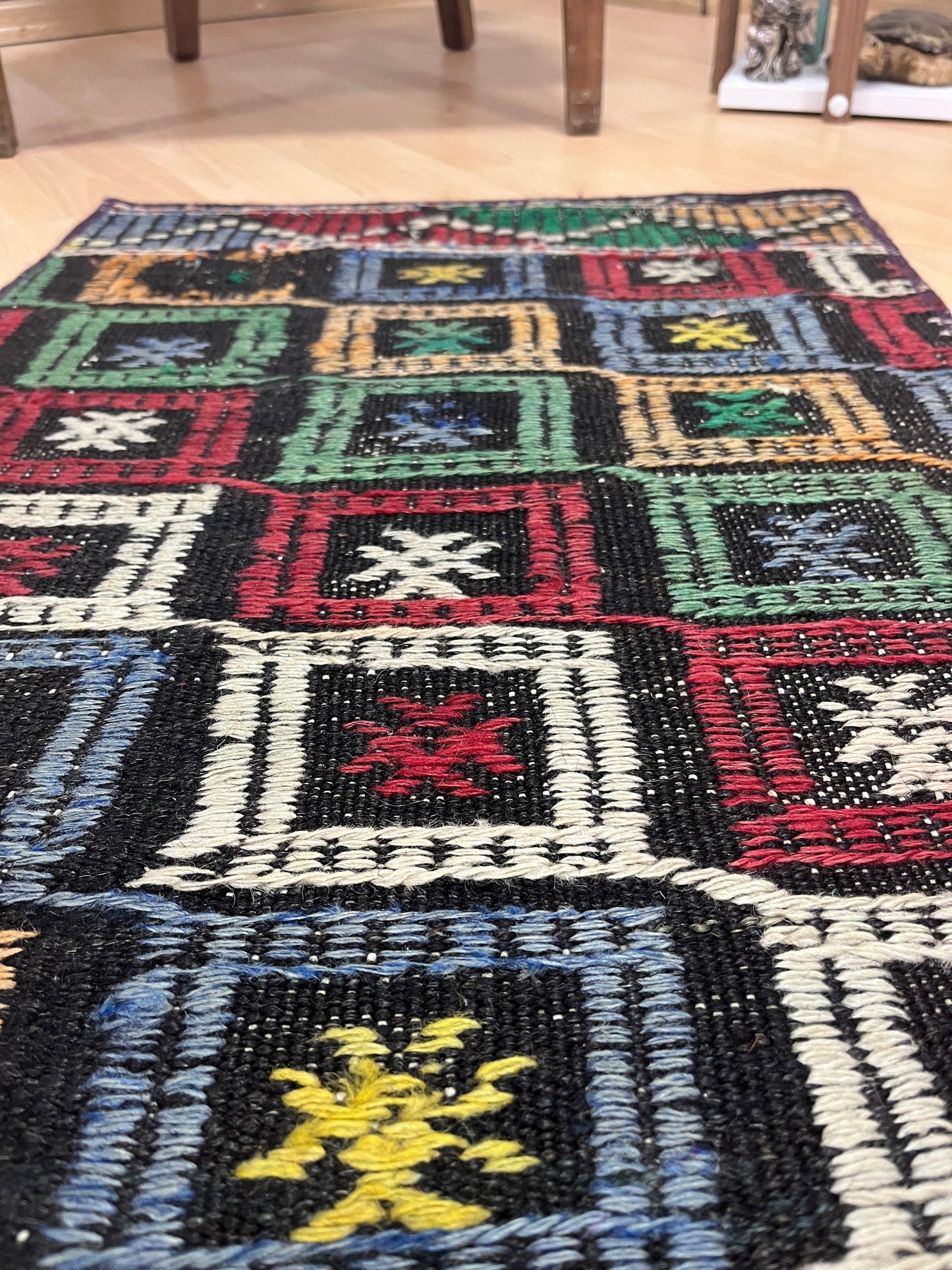 Handwoven Turkish Vintage Kilim (1'8" x 2'6")