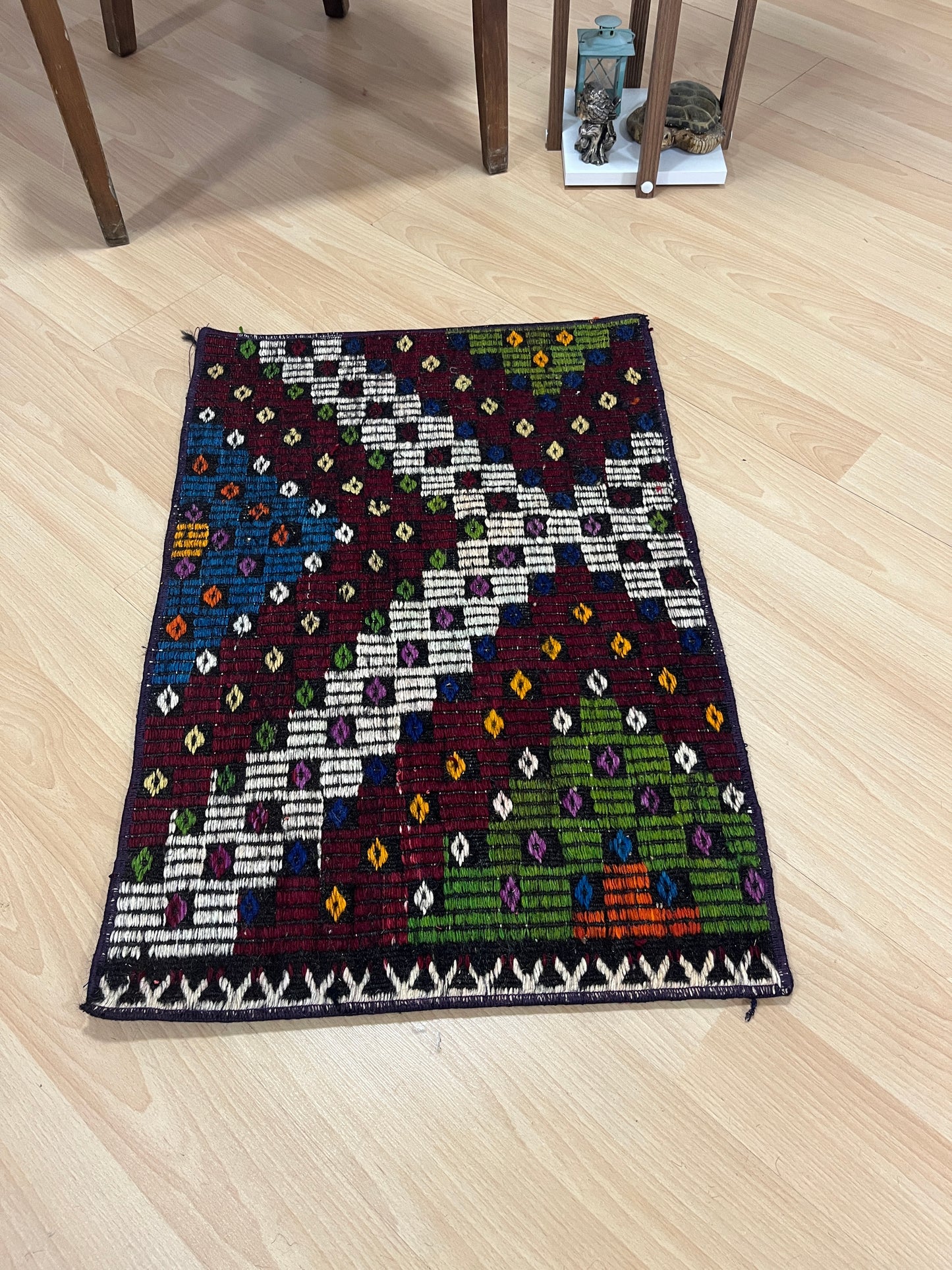 Handwoven Turkish Vintage Kilim (1'8" x 2'6")