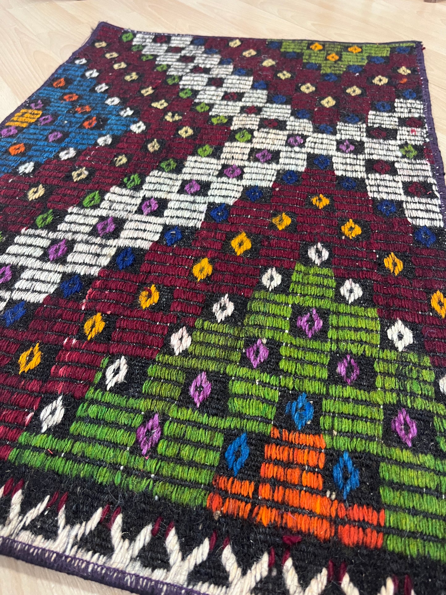 Handwoven Turkish Vintage Kilim (1'8" x 2'6")