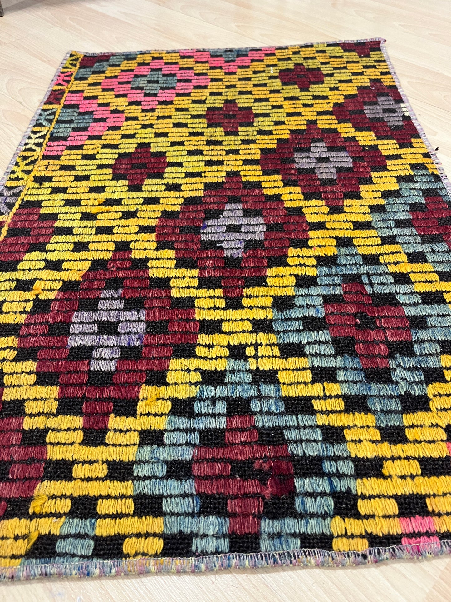 Handwoven Turkish Vintage Kilim (1'8" x 2'6")