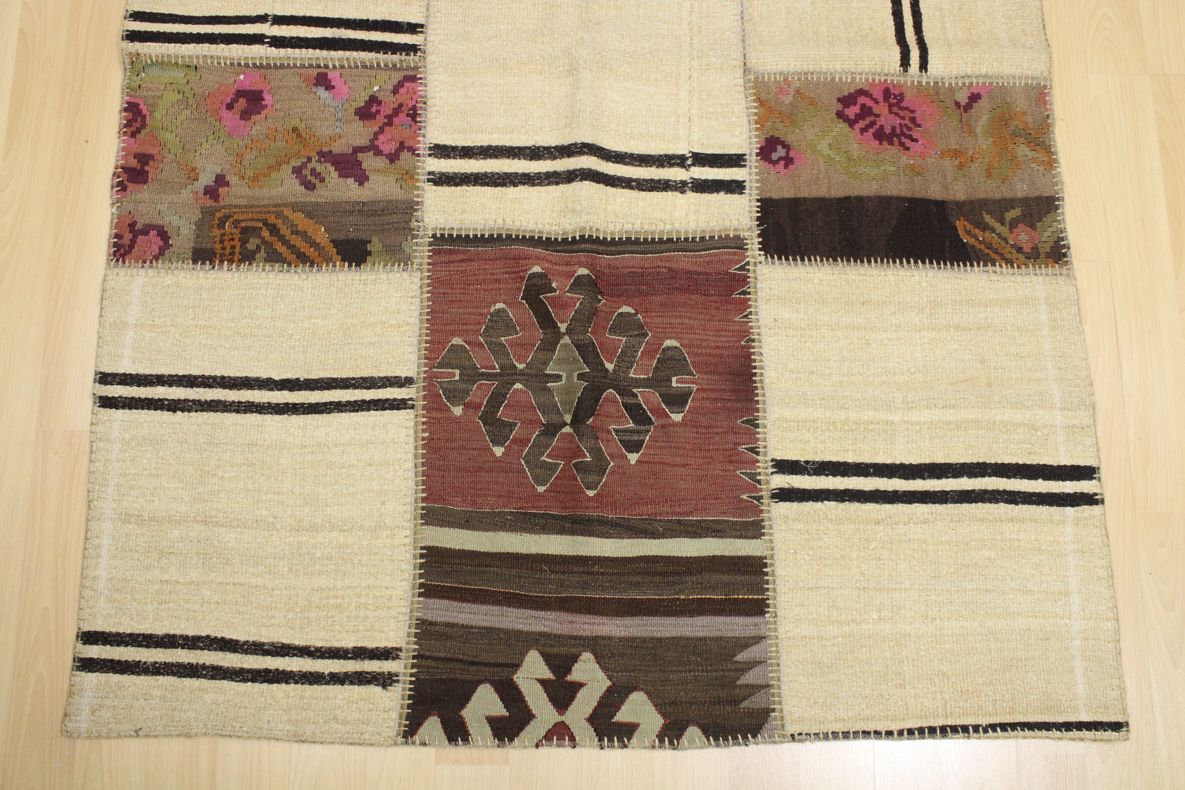 El Dokuma Kök Boya Yün Patchwork Halı