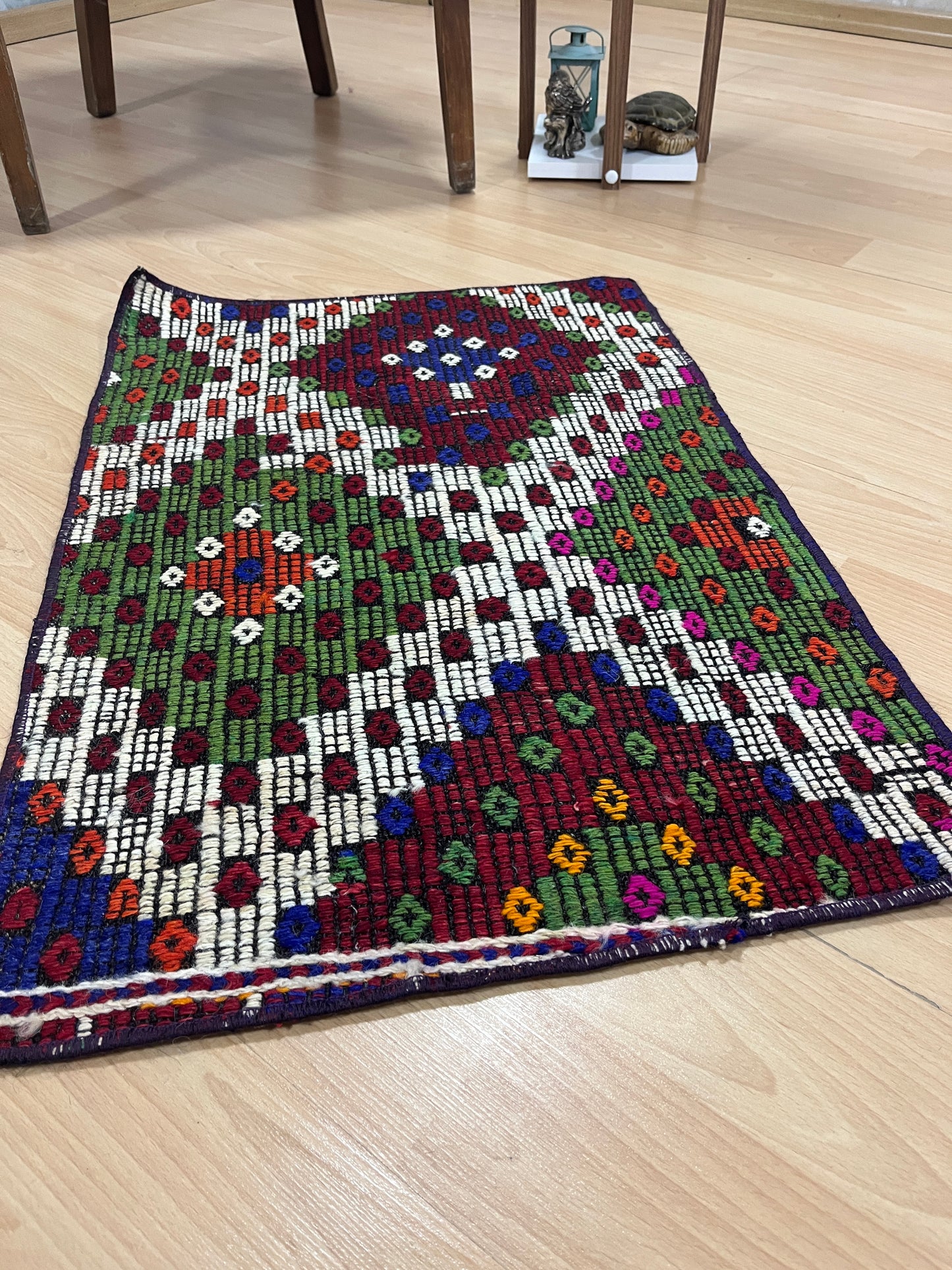 Handwoven Turkish Vintage Kilim (1'8" x 2'6")