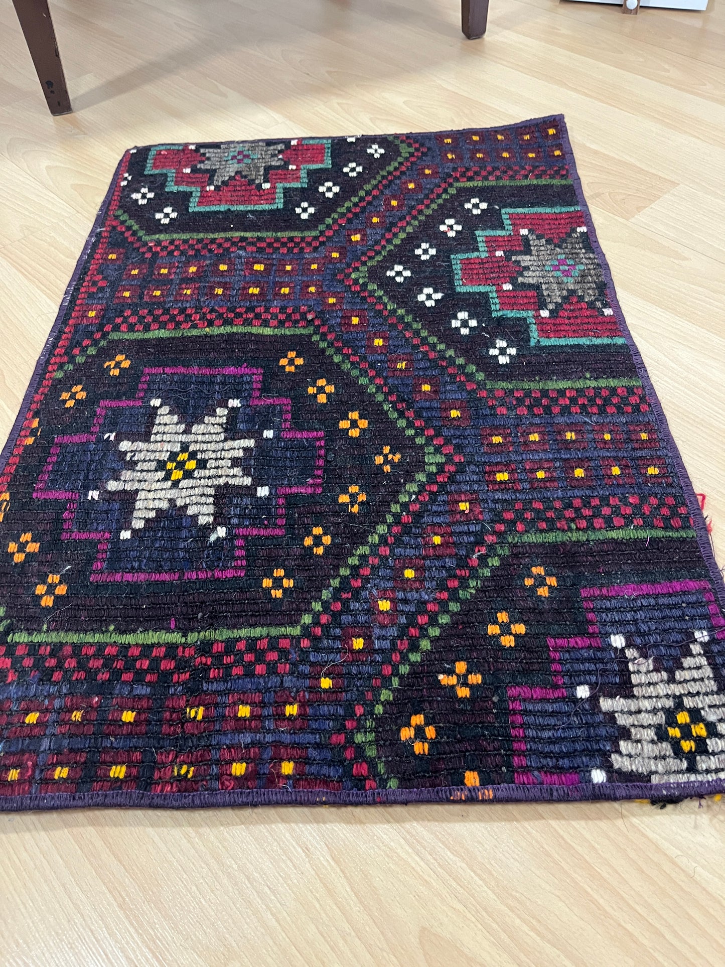 Handwoven Turkish Vintage Kilim (1'8" x 2'6")