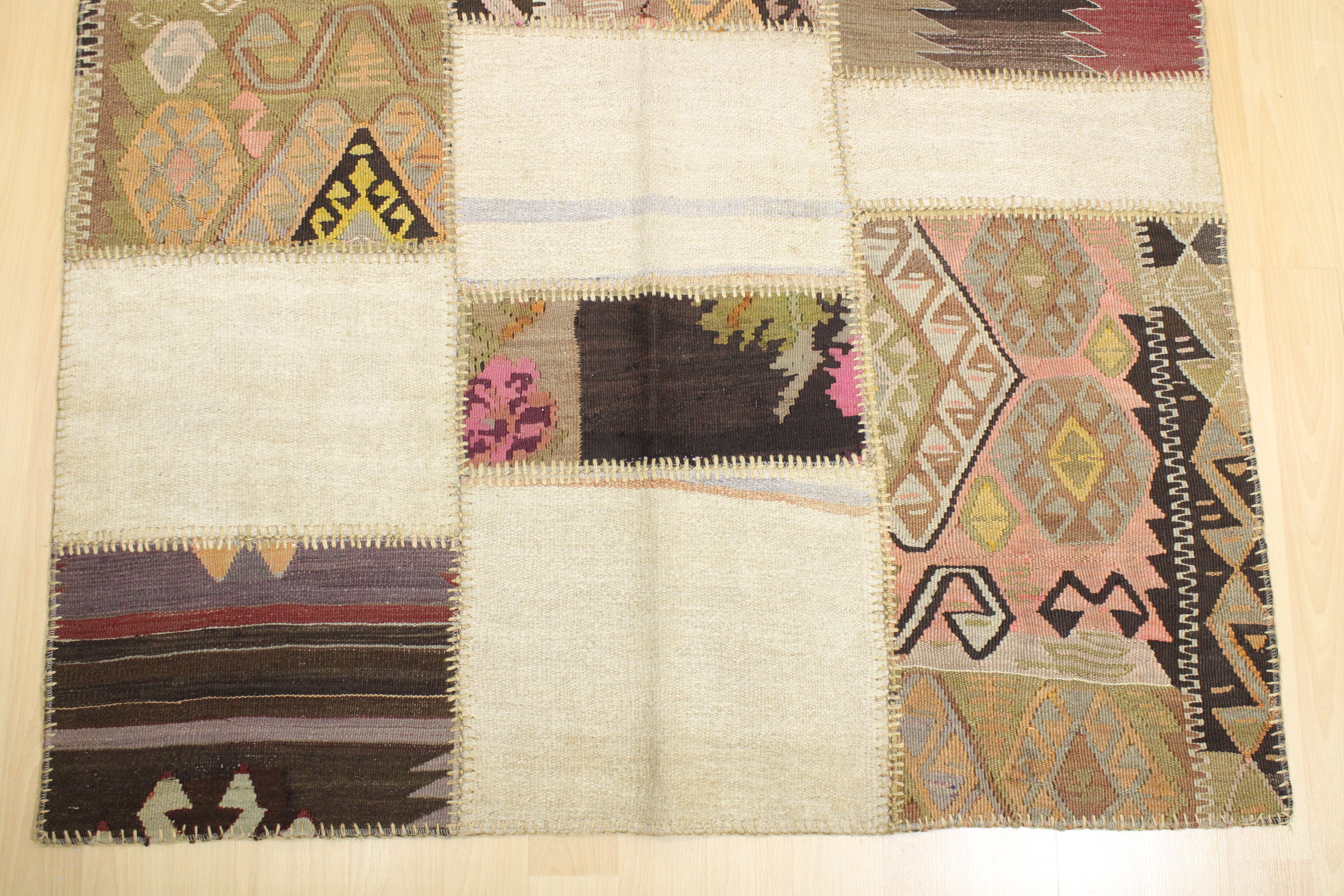 El Dokuma Kök Boya Yün Patchwork Halı