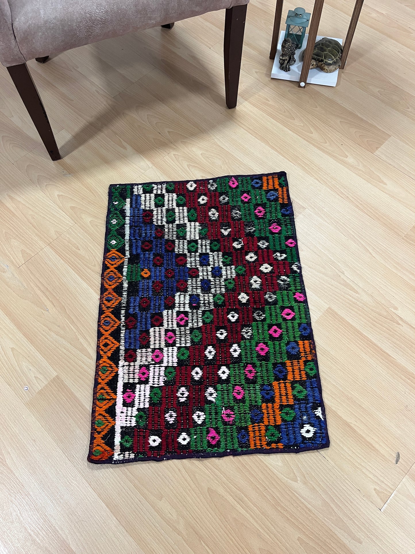 Handwoven Turkish Vintage Kilim (1'8" x 2'6")