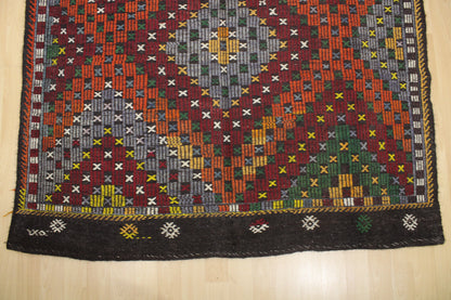 Handwoven Turkish Vintage Kilim (5'10" x 9'11")