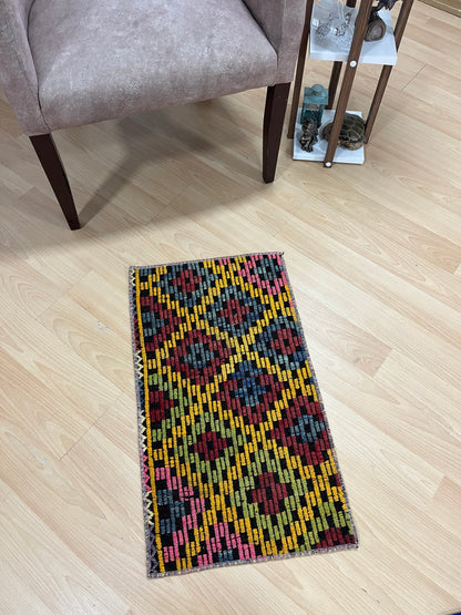 Handwoven Turkish Vintage Kilim (1'4" x 2'4")