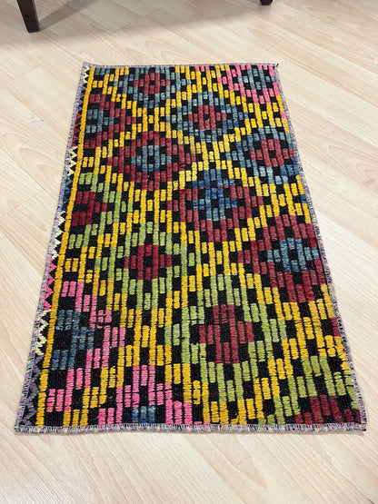 Handwoven Turkish Vintage Kilim (1'4" x 2'4")