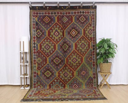 Handwoven Turkish Vintage Kilim (5'8" x 9'11")