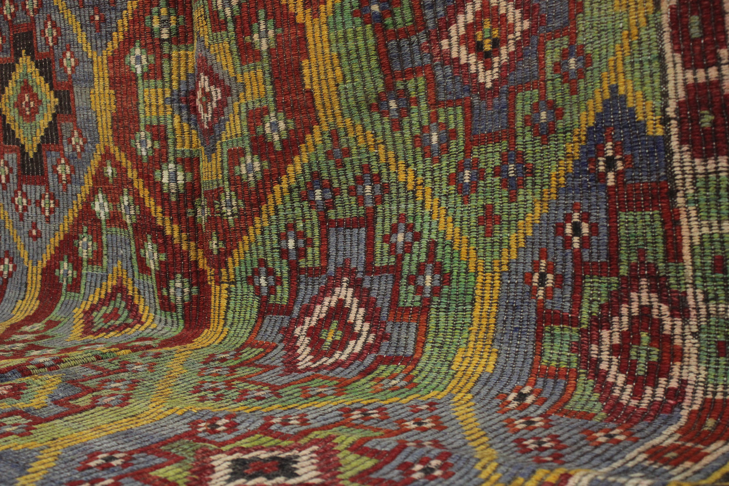 Handwoven Turkish Vintage Kilim (5'8" x 9'11")