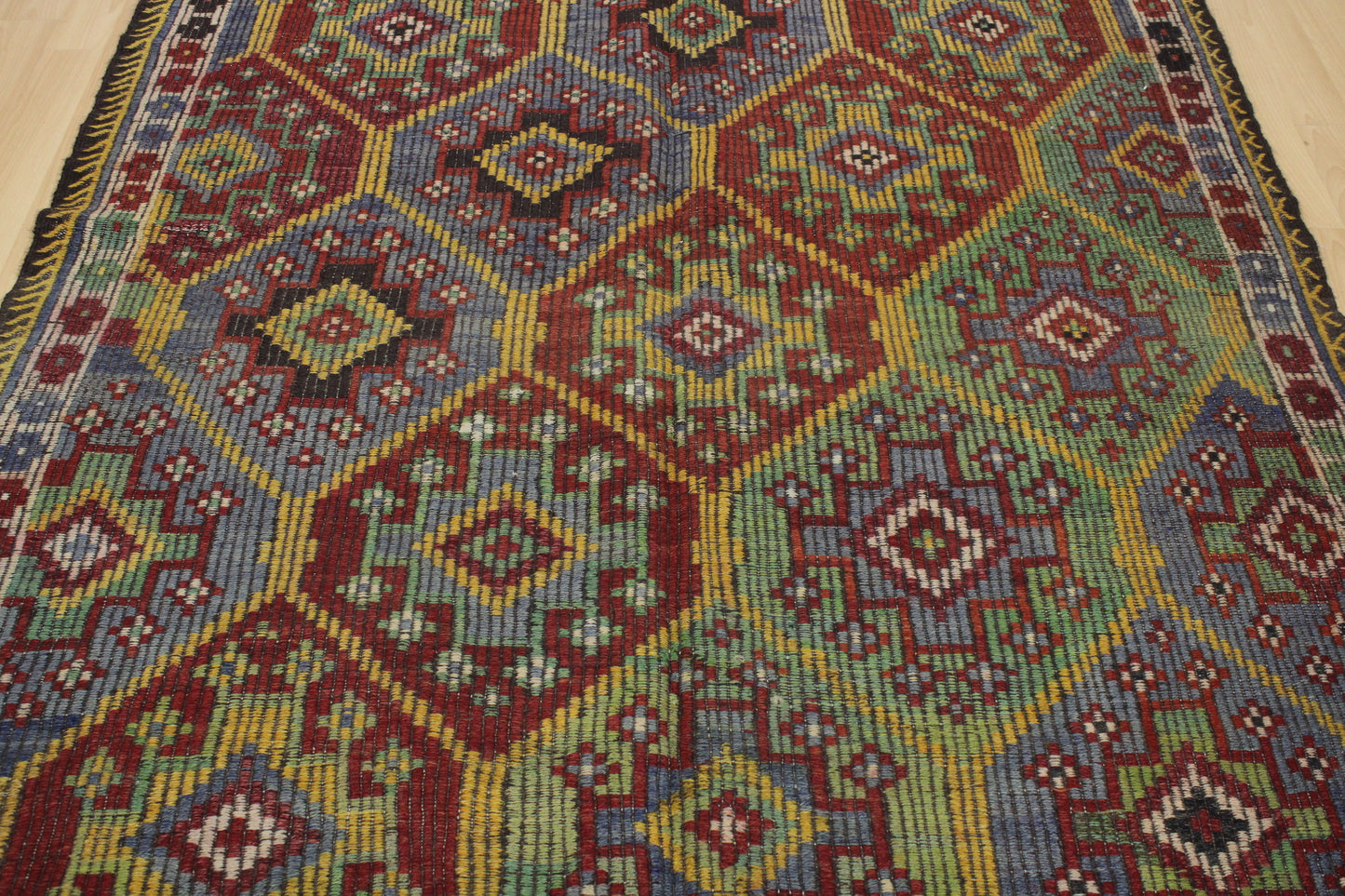 Handwoven Turkish Vintage Kilim (5'8" x 9'11")