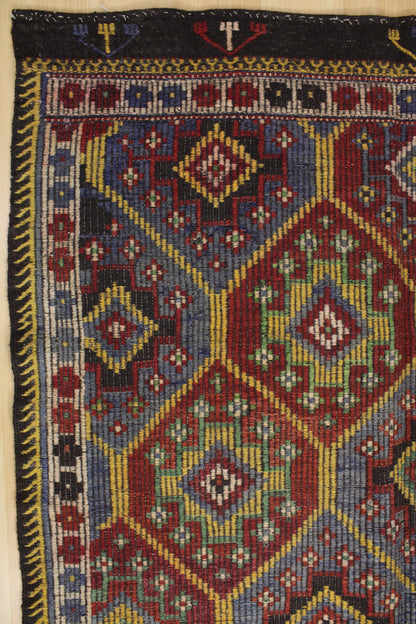 Handwoven Turkish Vintage Kilim (5'8" x 9'11")