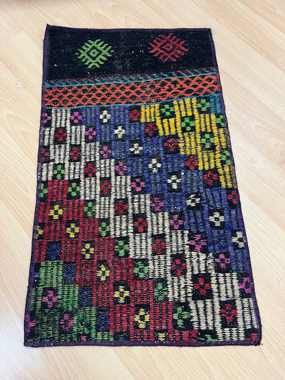 Handwoven Turkish Vintage Kilim (1'4" x 2'4")