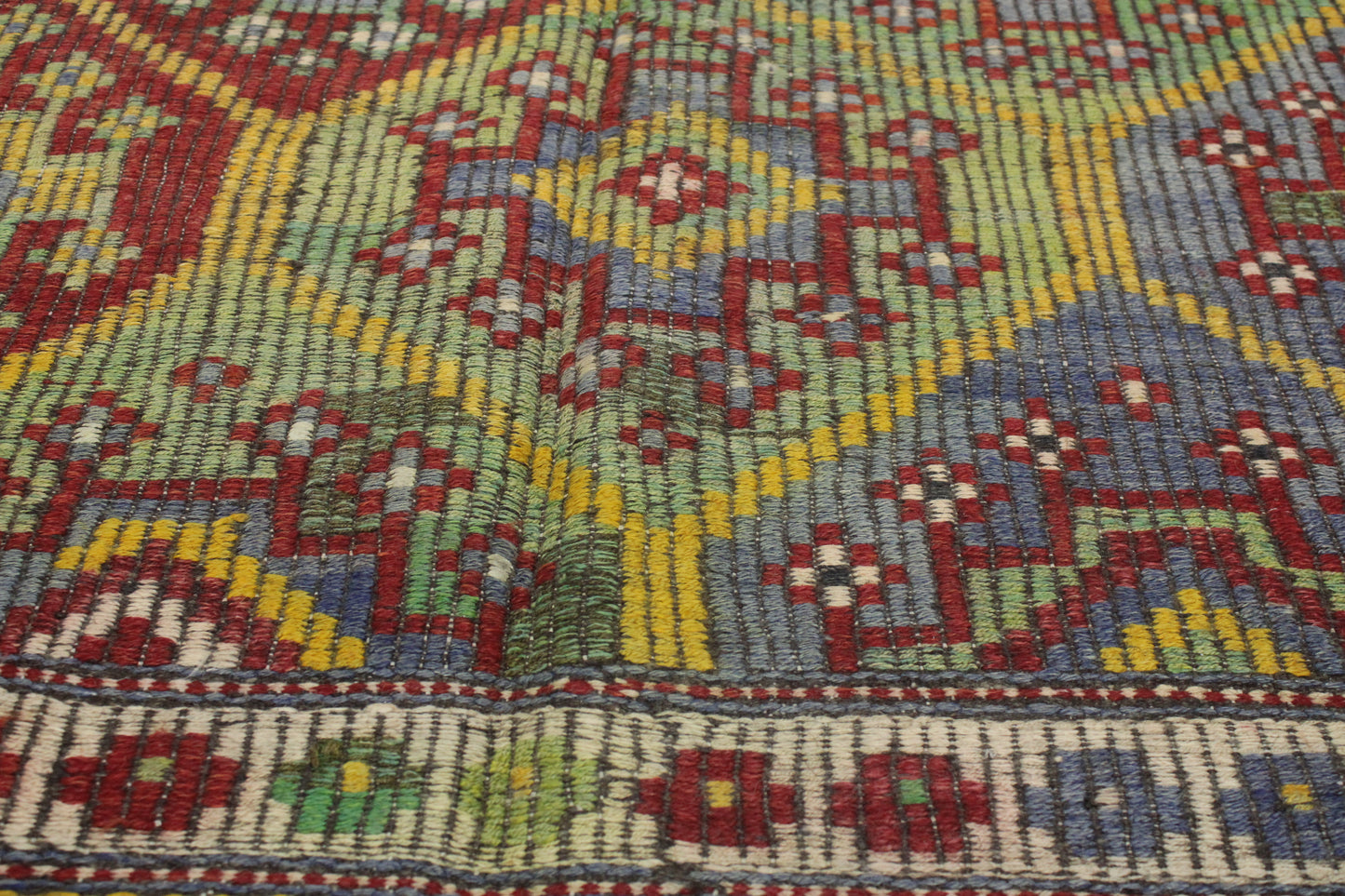 Handwoven Turkish Vintage Kilim (5'8" x 9'11")