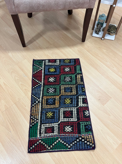 Handwoven Turkish Vintage Kilim (1'4" x 2'4")