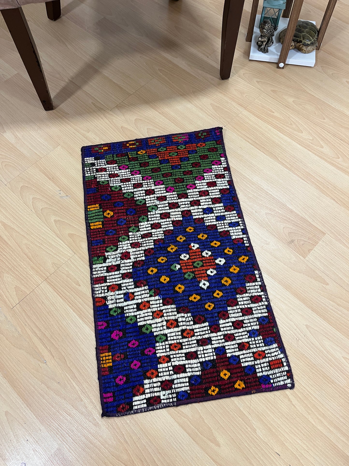 Handwoven Turkish Vintage Kilim (1'4" x 2'4")