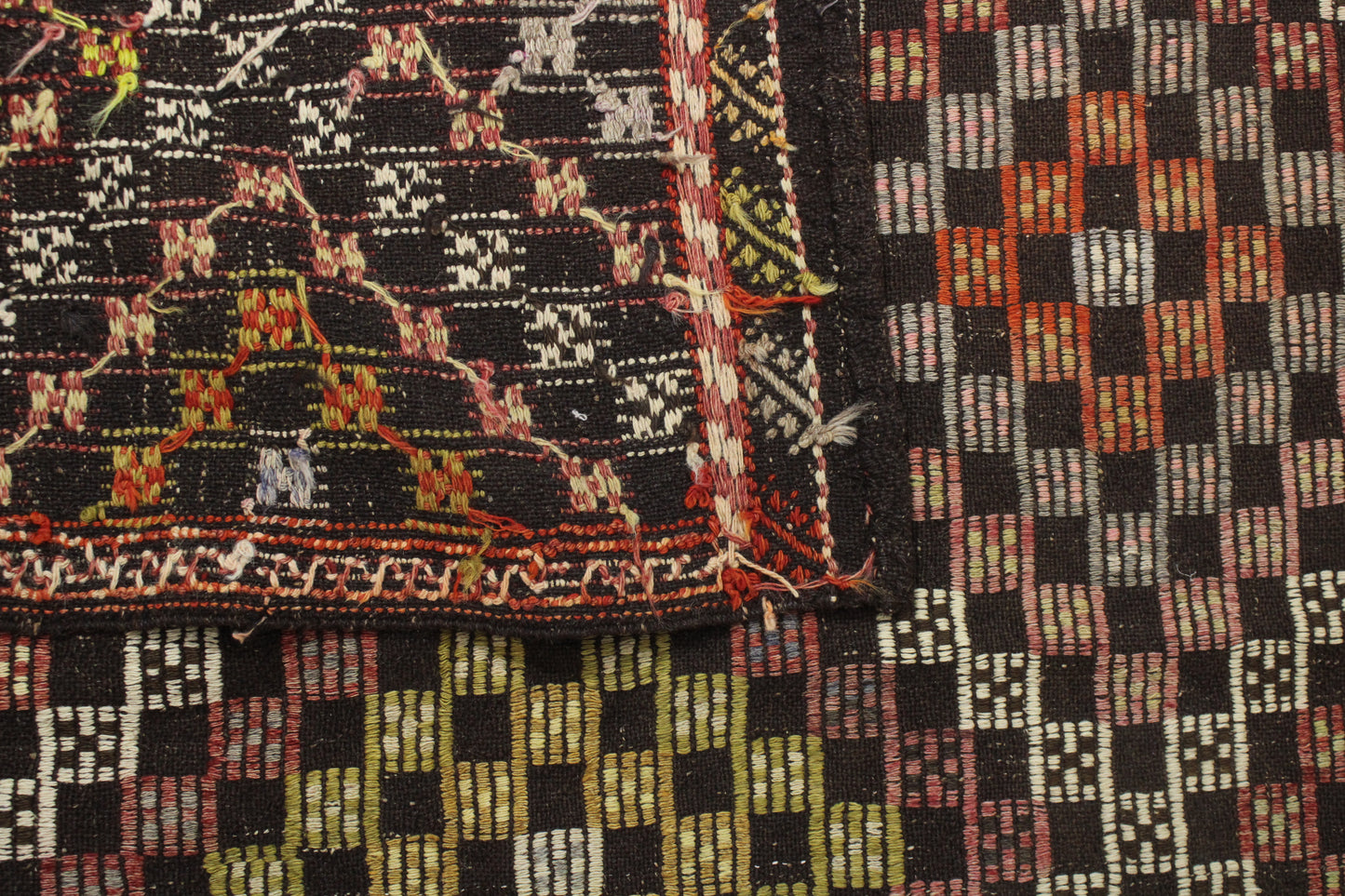 Handwoven Turkish Vintage Kilim (6'9" x 8'10")