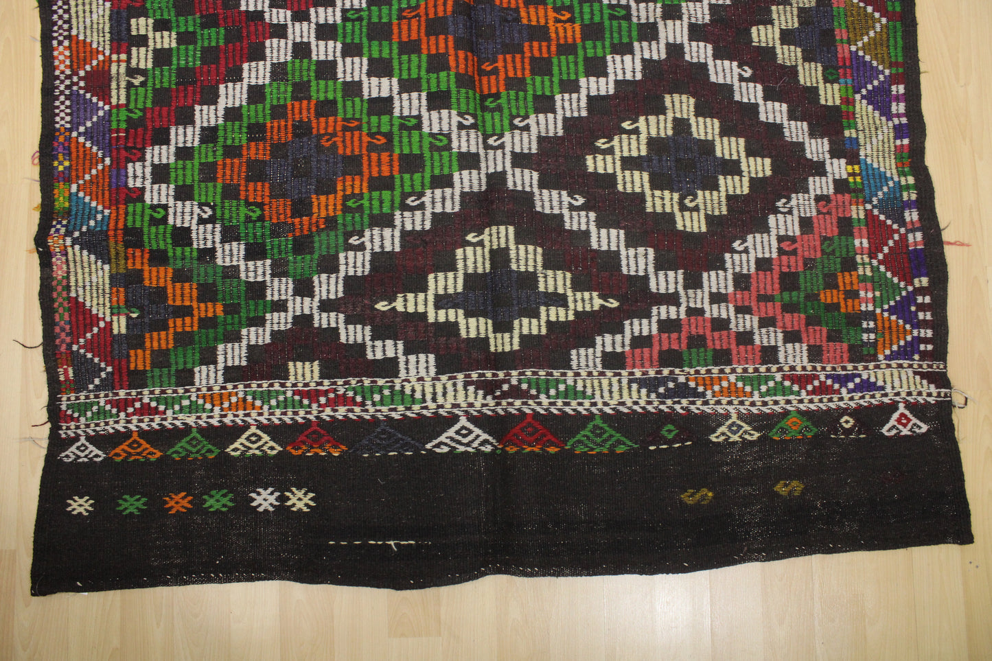 Handwoven Turkish Vintage Kilim (5'8" x 8'6")