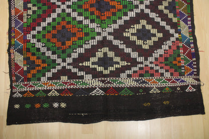 Handwoven Turkish Vintage Kilim (5'8" x 8'6")