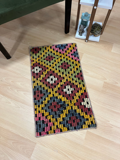 Handwoven Turkish Vintage Kilim (1'4" x 2'4")