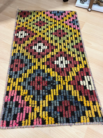 Handwoven Turkish Vintage Kilim (1'4" x 2'4")