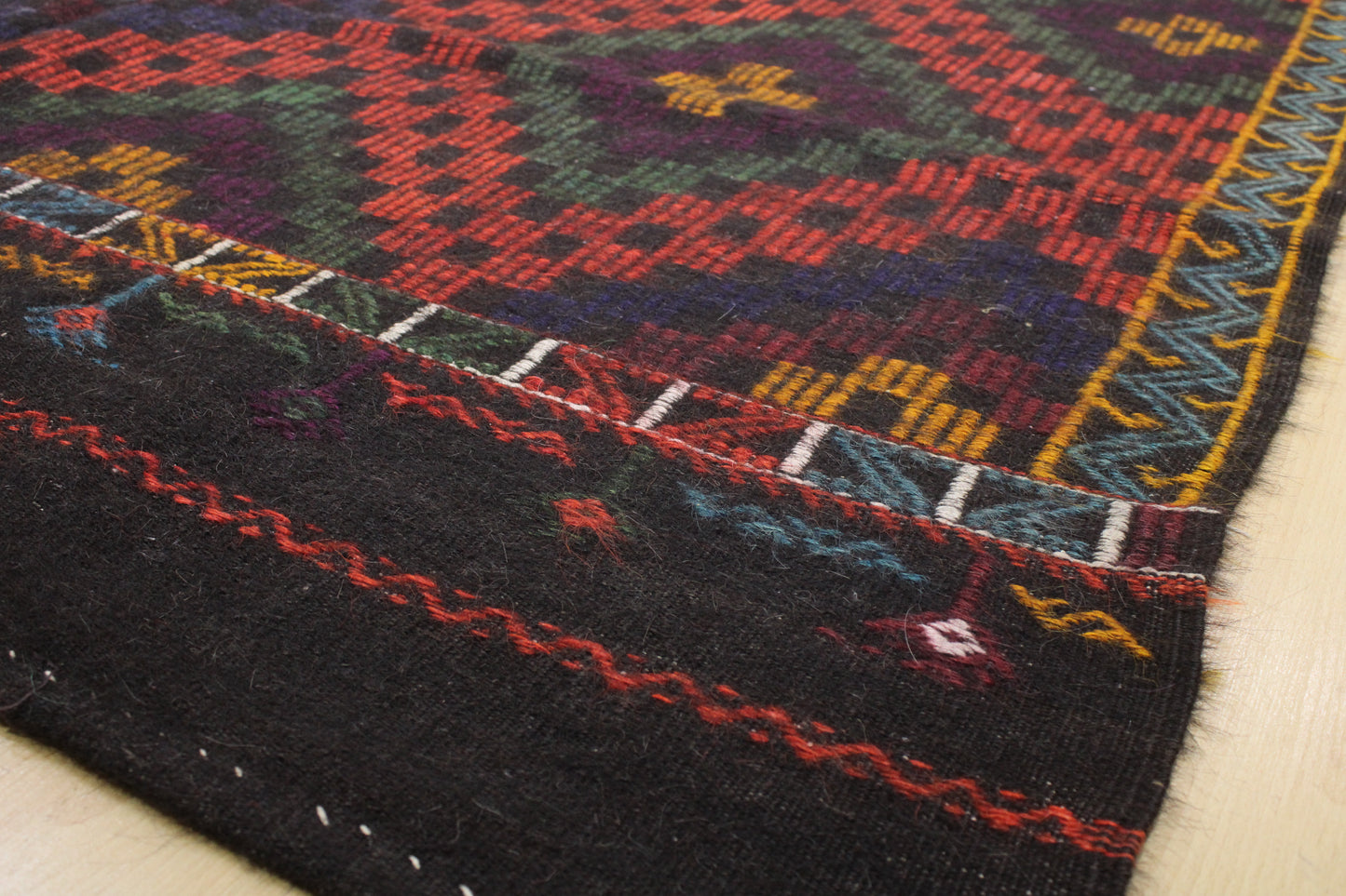 Handwoven Turkish Vintage Kilim (6'8" x 9'8")