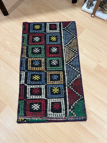 Handwoven Turkish Vintage Kilim (1'4" x 2'4")