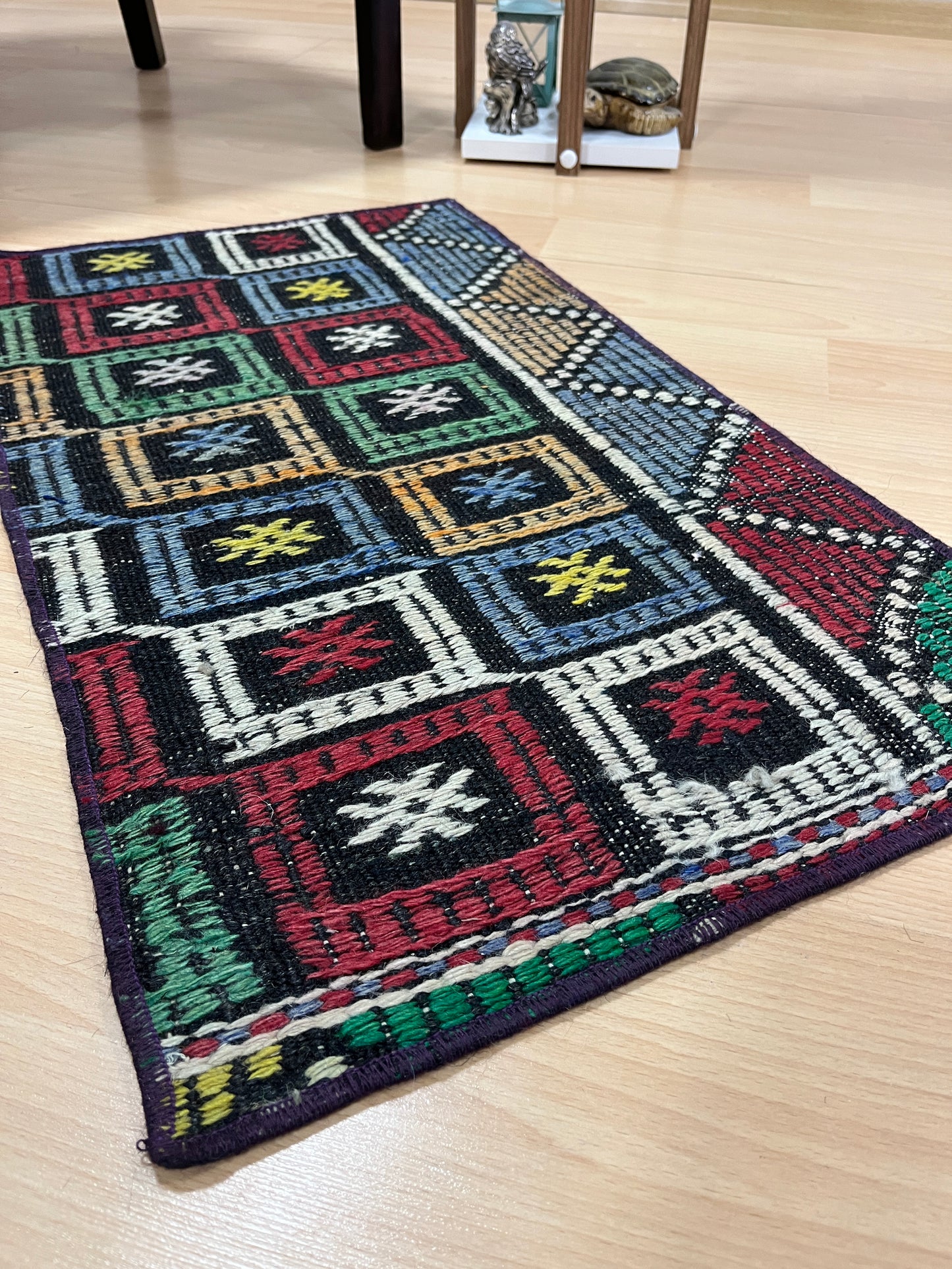 Handwoven Turkish Vintage Kilim (1'4" x 2'4")