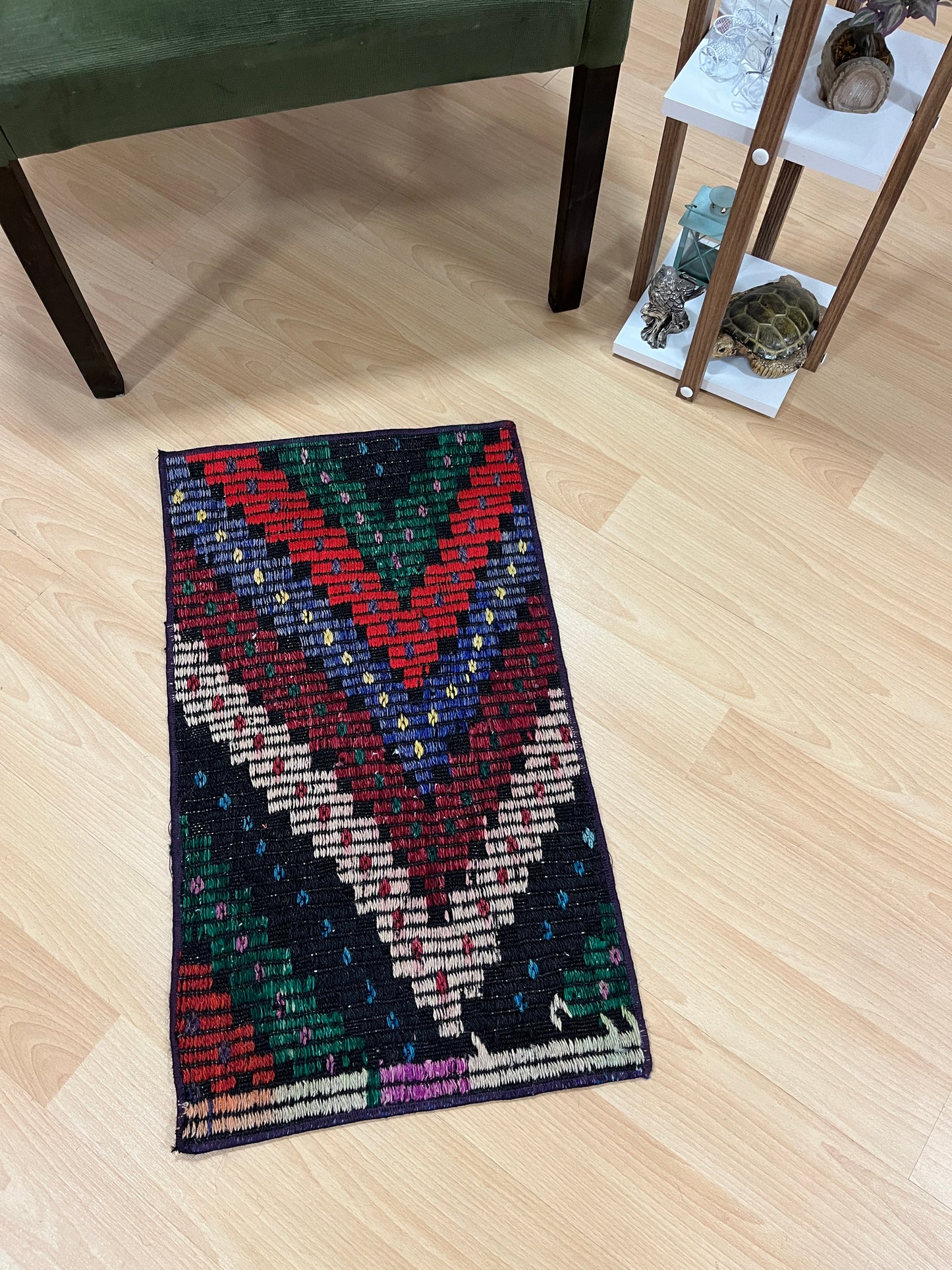 Handwoven Turkish Vintage Kilim (1'4" x 2'4")