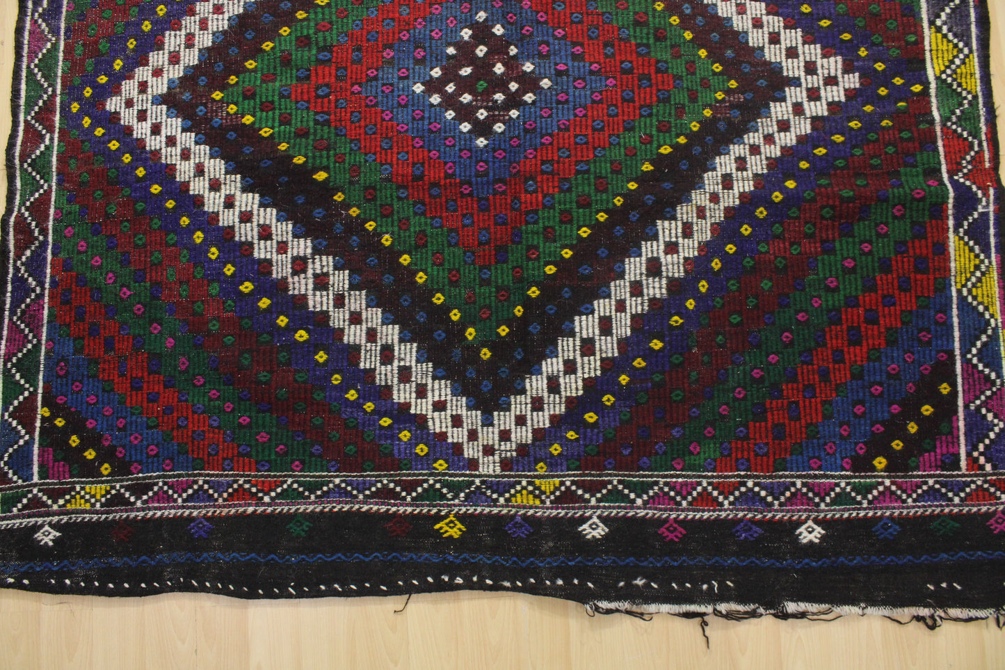 Handwoven Turkish Vintage Kilim (6'6" x 10'9")