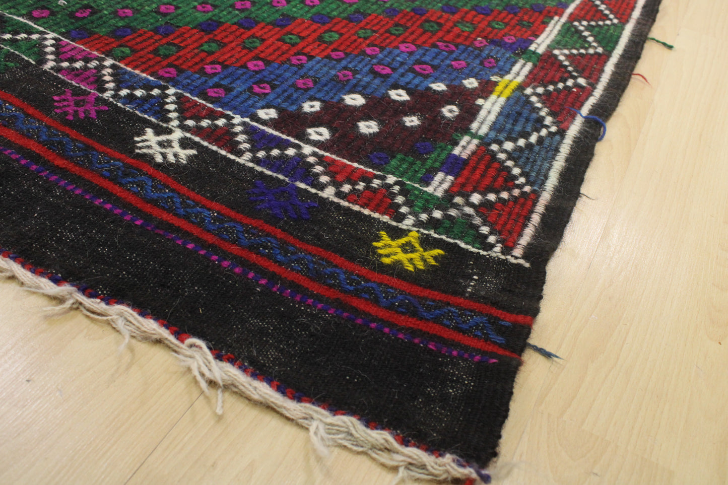 Handwoven Turkish Vintage Kilim (6'6" x 10'9")