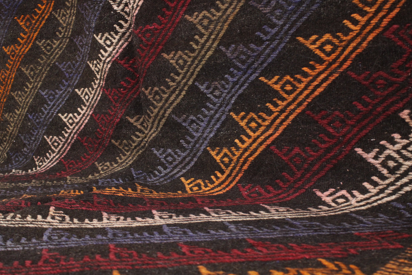 Handwoven Turkish Vintage Kilim (4'12" x 10'10")