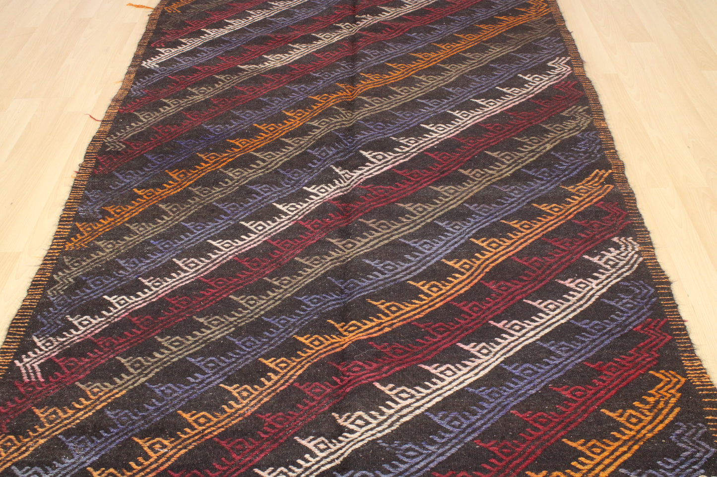 Handwoven Turkish Vintage Kilim (4'12" x 10'10")