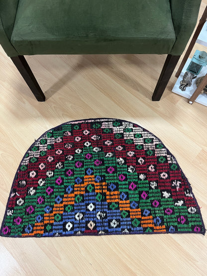 Handwoven Turkish Vintage Doormat (1'8" x 2'8")