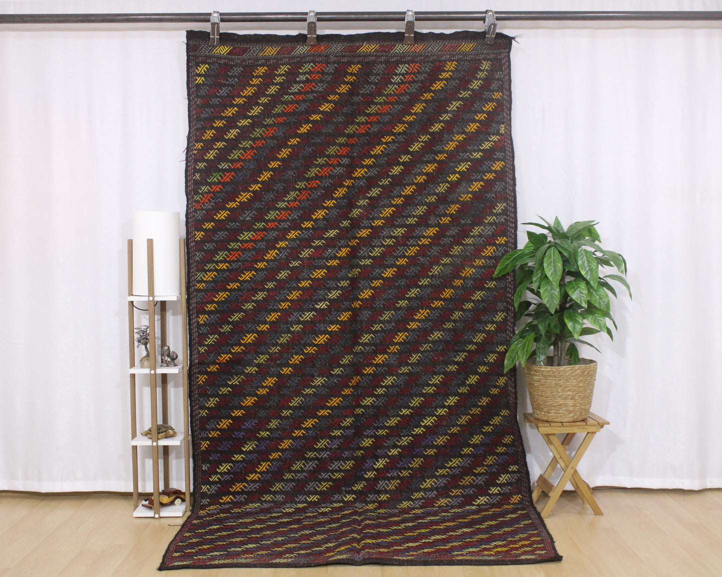 Handwoven Turkish Vintage Kilim (4'11" x 9'6")