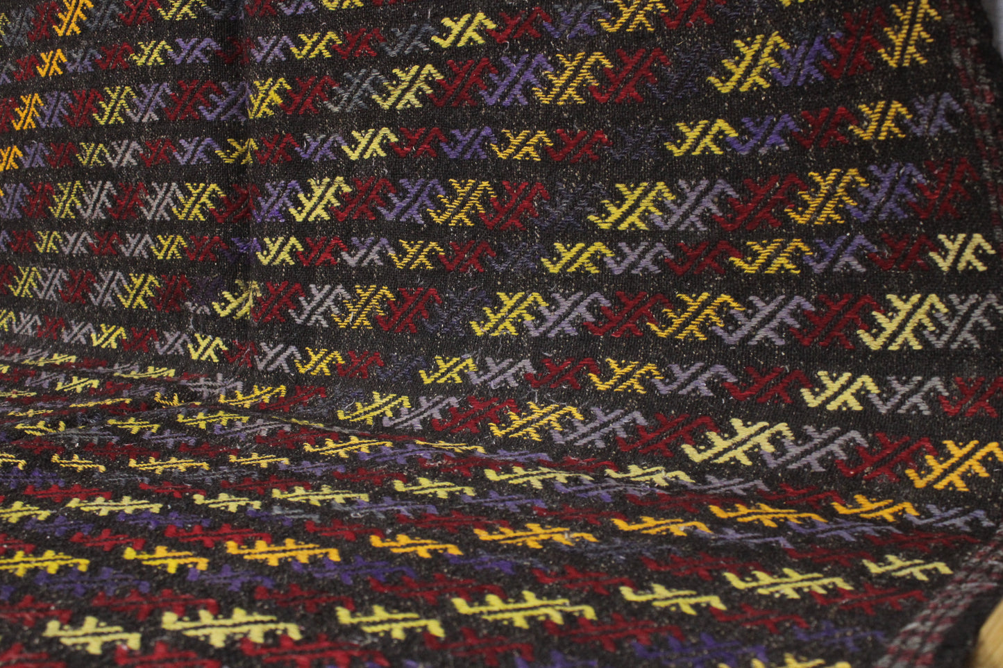 Handwoven Turkish Vintage Kilim (4'11" x 9'6")