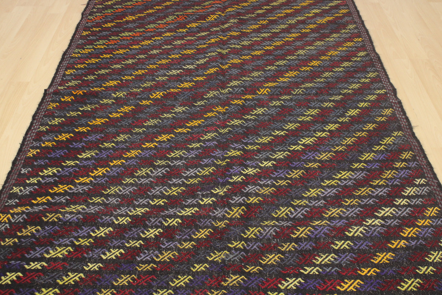 Handwoven Turkish Vintage Kilim (4'11" x 9'6")