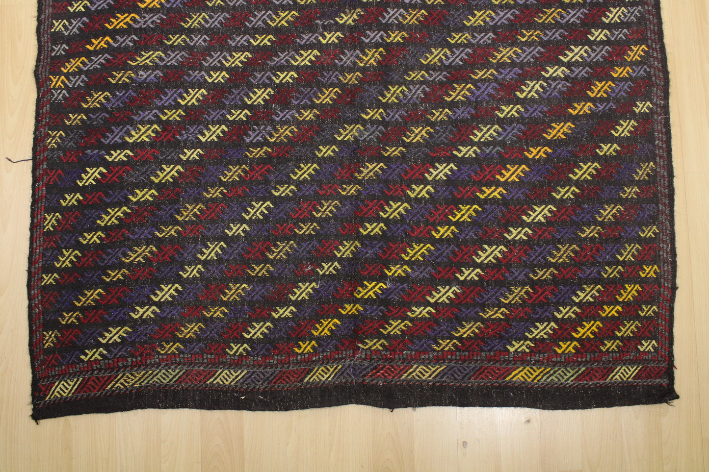 Handwoven Turkish Vintage Kilim (4'11" x 9'6")